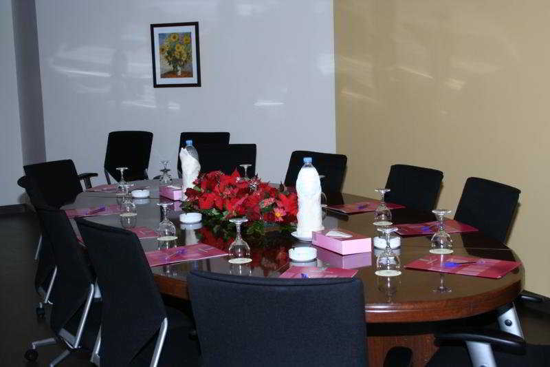 Markazia Suites Beiroet Buitenkant foto
